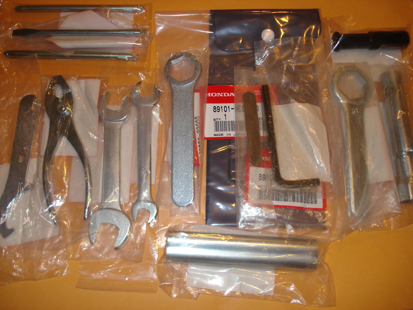 Honda CB 750 CB750 CB750K CB750C CB750F tool kit OEM