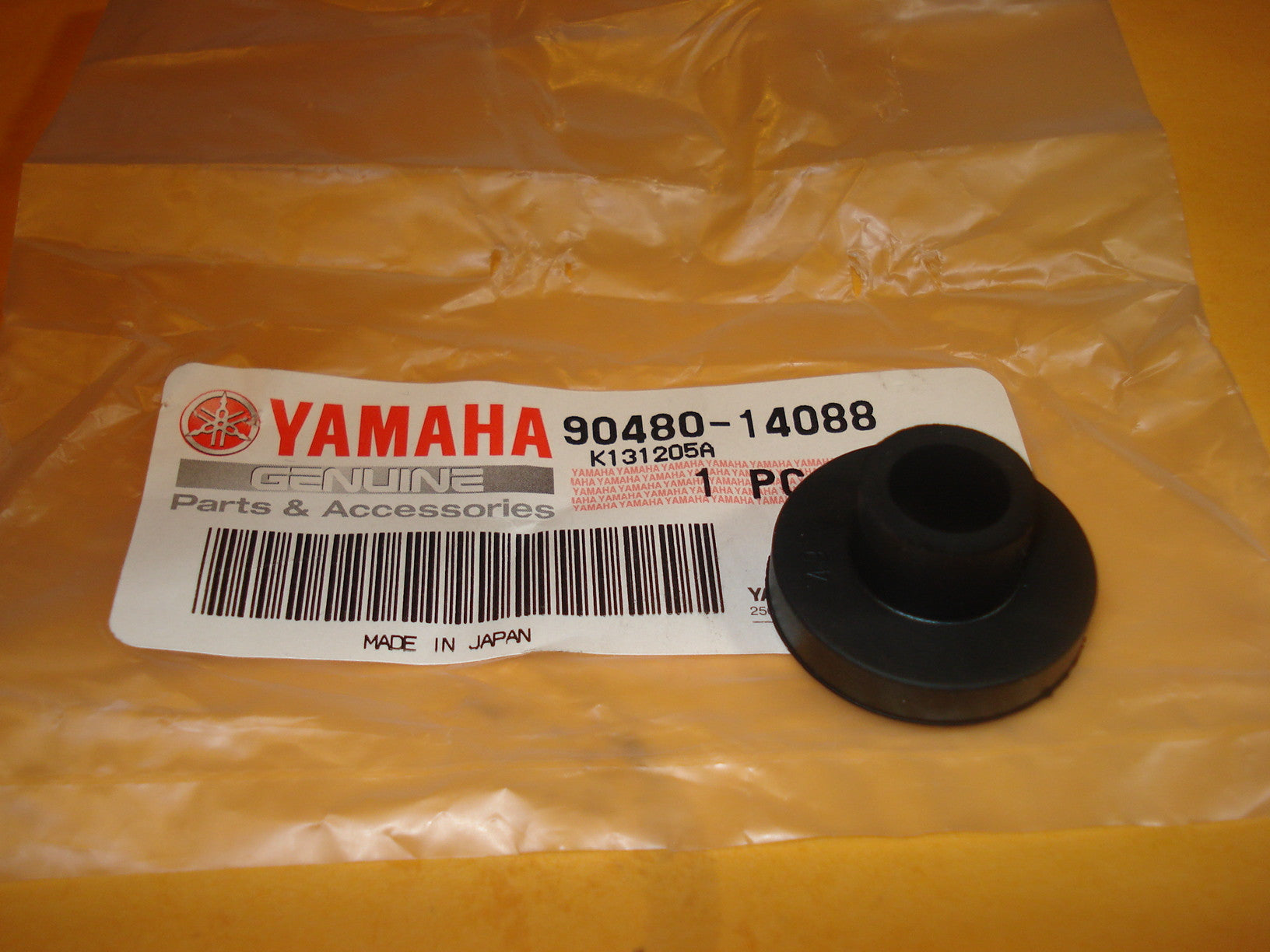 Yamaha YZ80 MX100 DT100 rear tank rubber mount OEM
