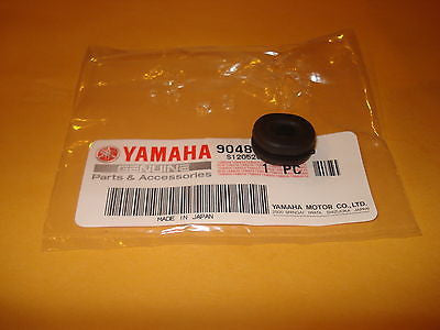 Yamaha DT50 YT125 DT250 DT400 TT500 XS500 XT500 XJ650 side cover grommet OEM